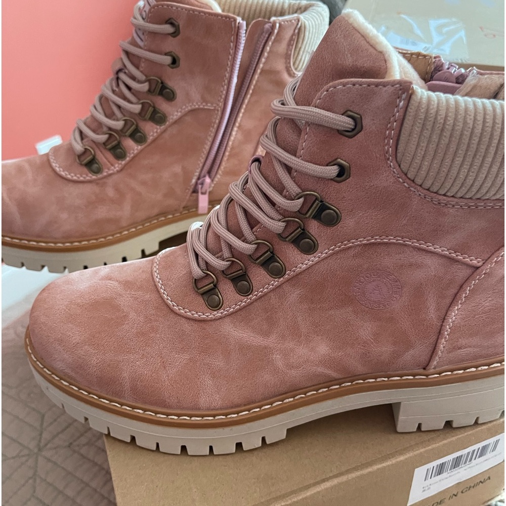 Brand new women’s, hiking boots, dusty pink size 10